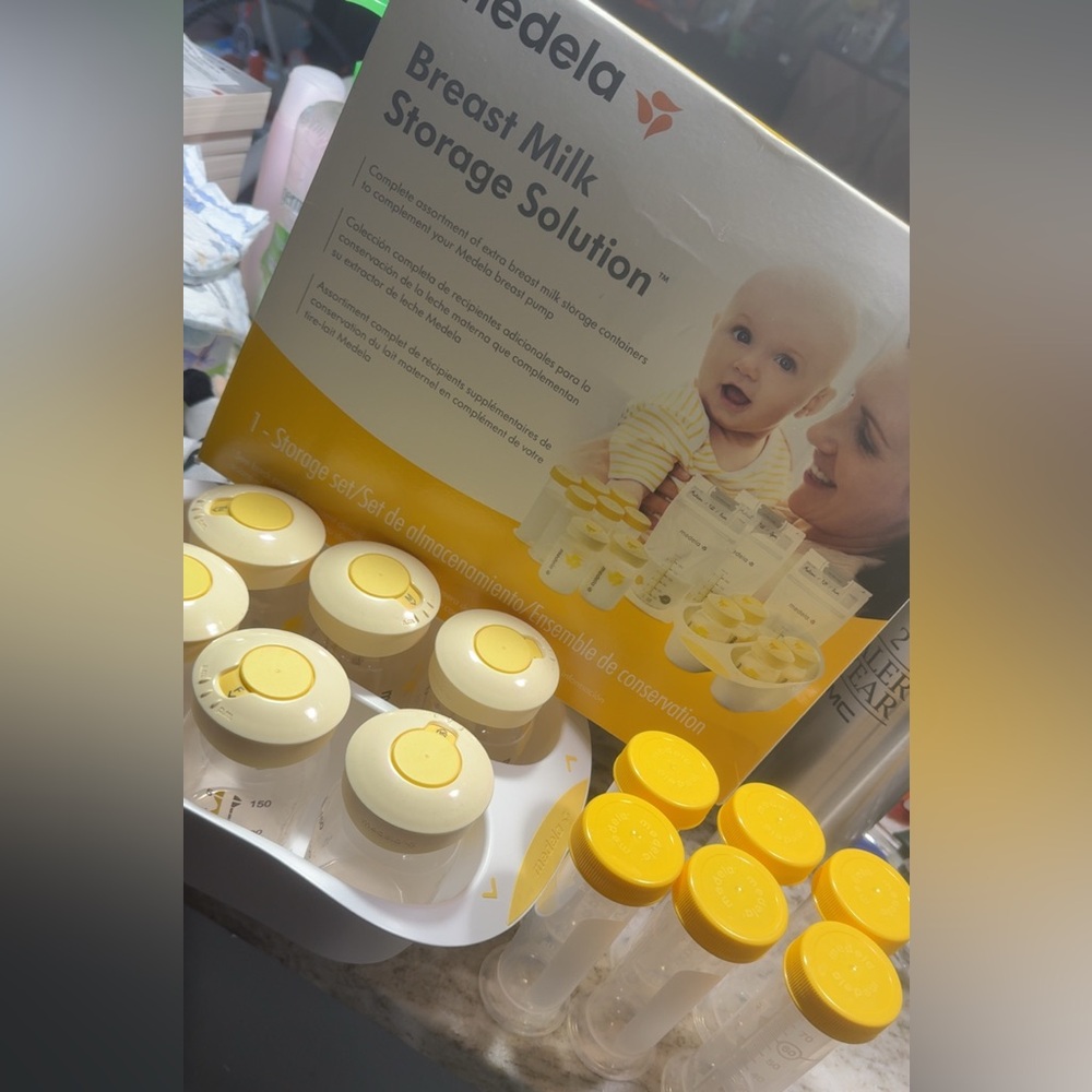 Medela Breast Milk Storage Set - Yellow and White